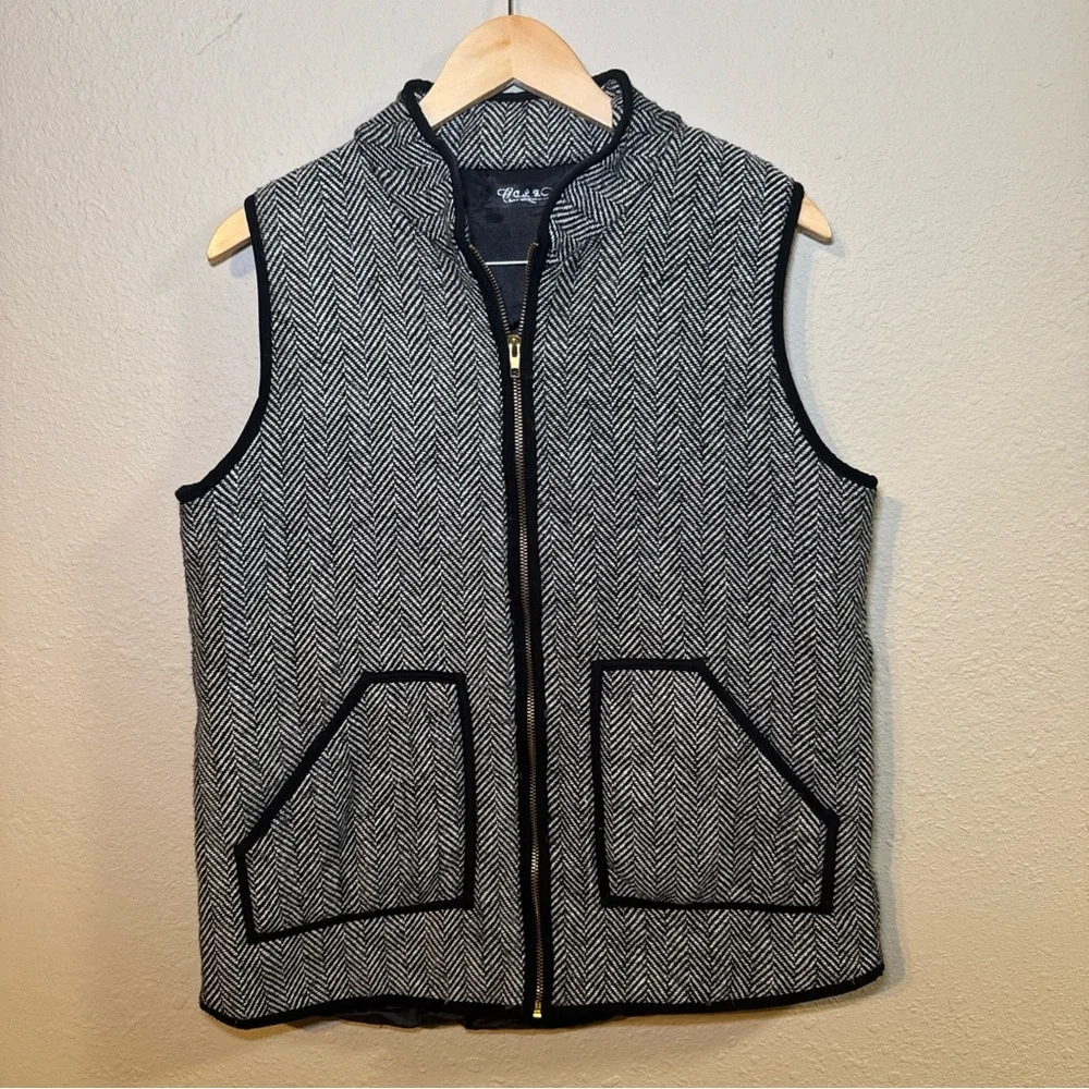 CLF Vest Black & White Quilted Puffer Herringbone Pattern Zip